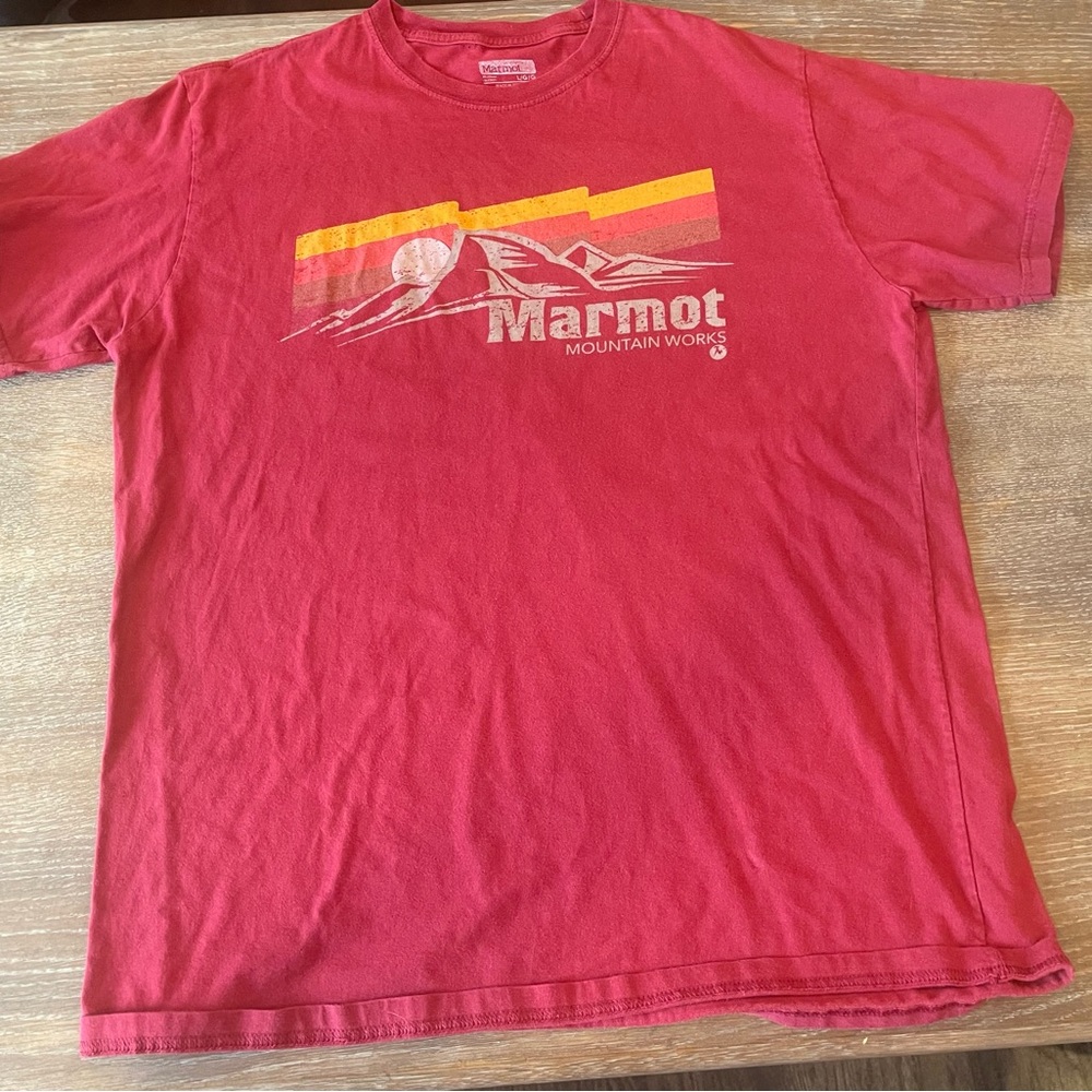 Marmot mountain works red graphic tee shirt size large